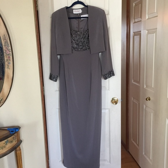 Montage Dresses Taupe